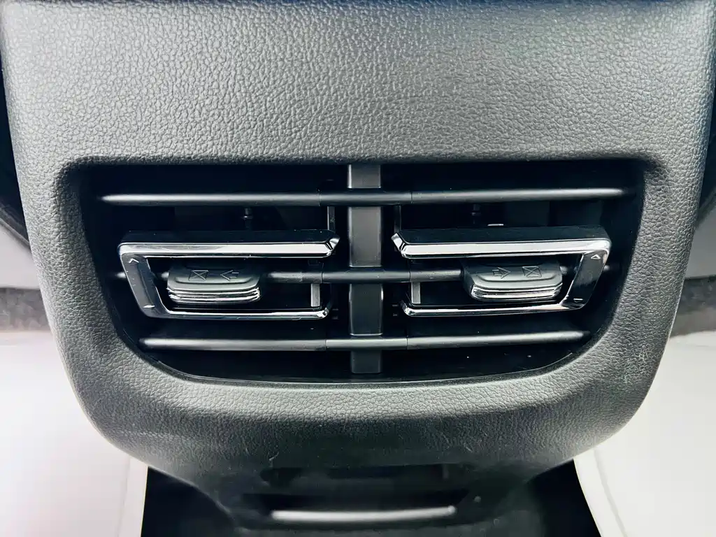 Haval M6 — фото 19