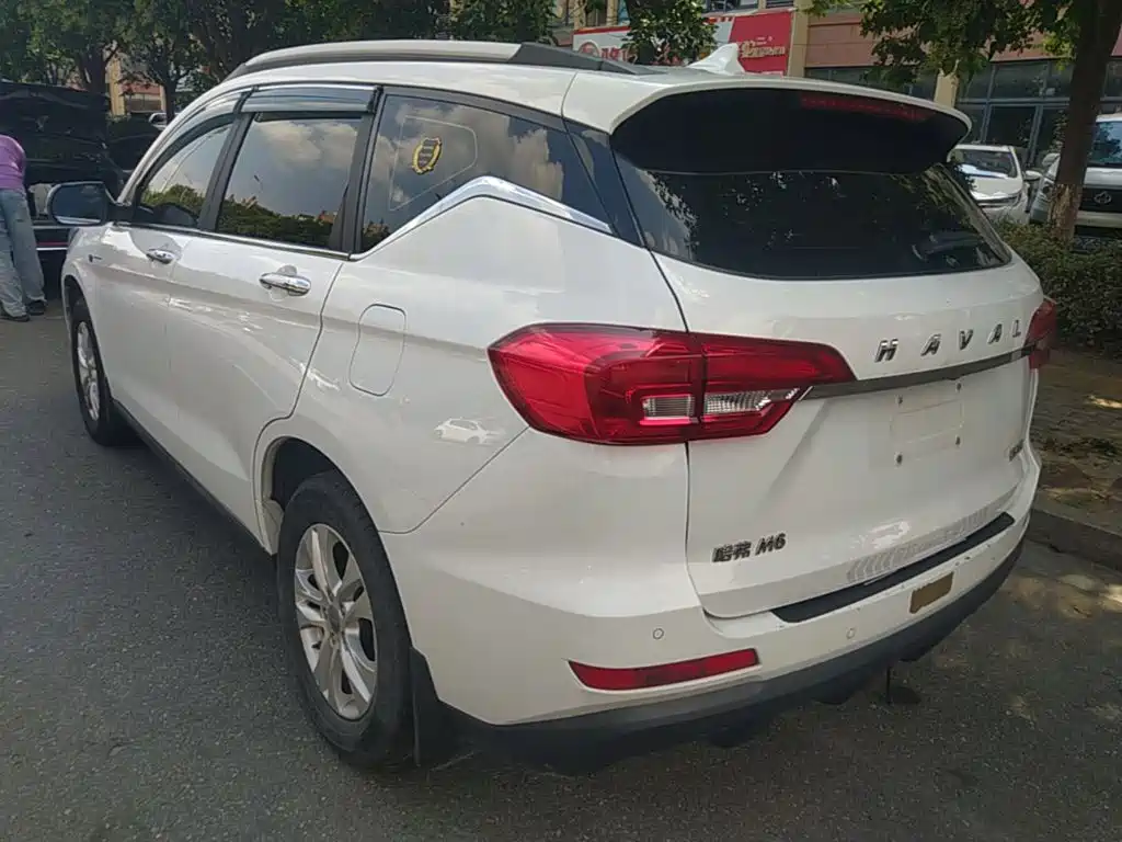 Haval M6 — фото 5