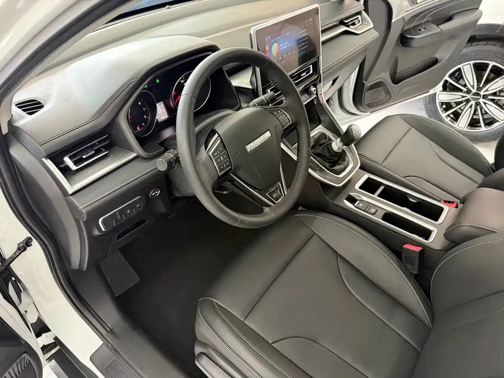 Haval M6 — фото 10