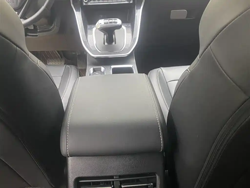 Haval M6 — фото 10