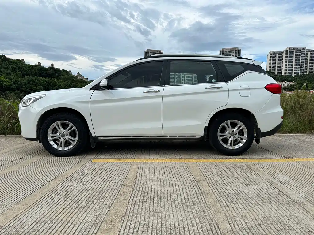 Haval M6 — фото 11