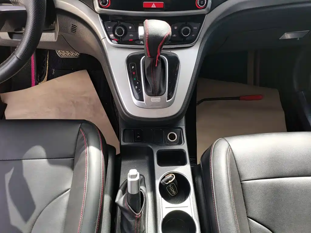 Haval M6 — фото 10