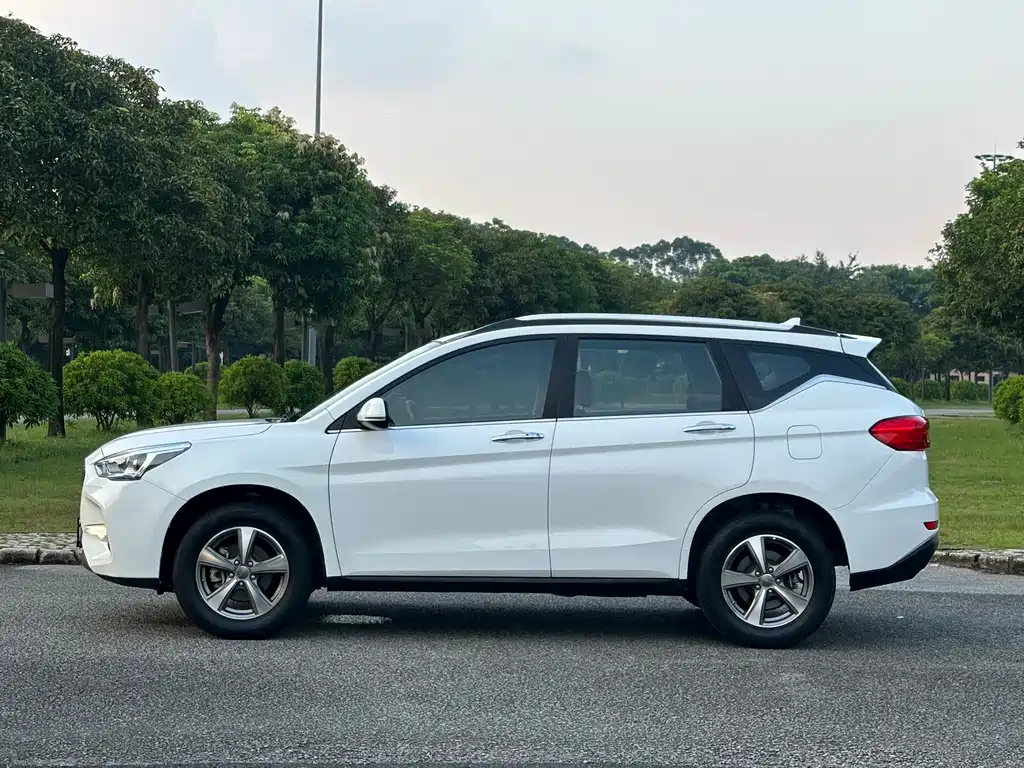 Haval M6 — фото 17