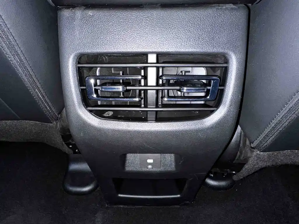 Haval M6 — фото 18