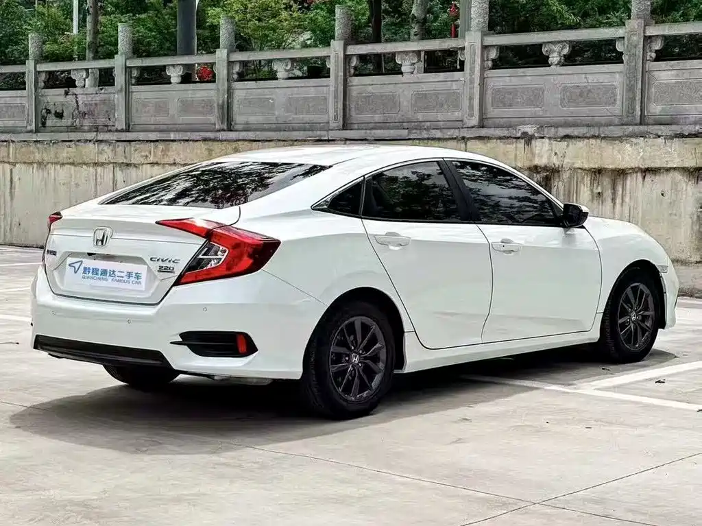 Honda Civic — фото 9