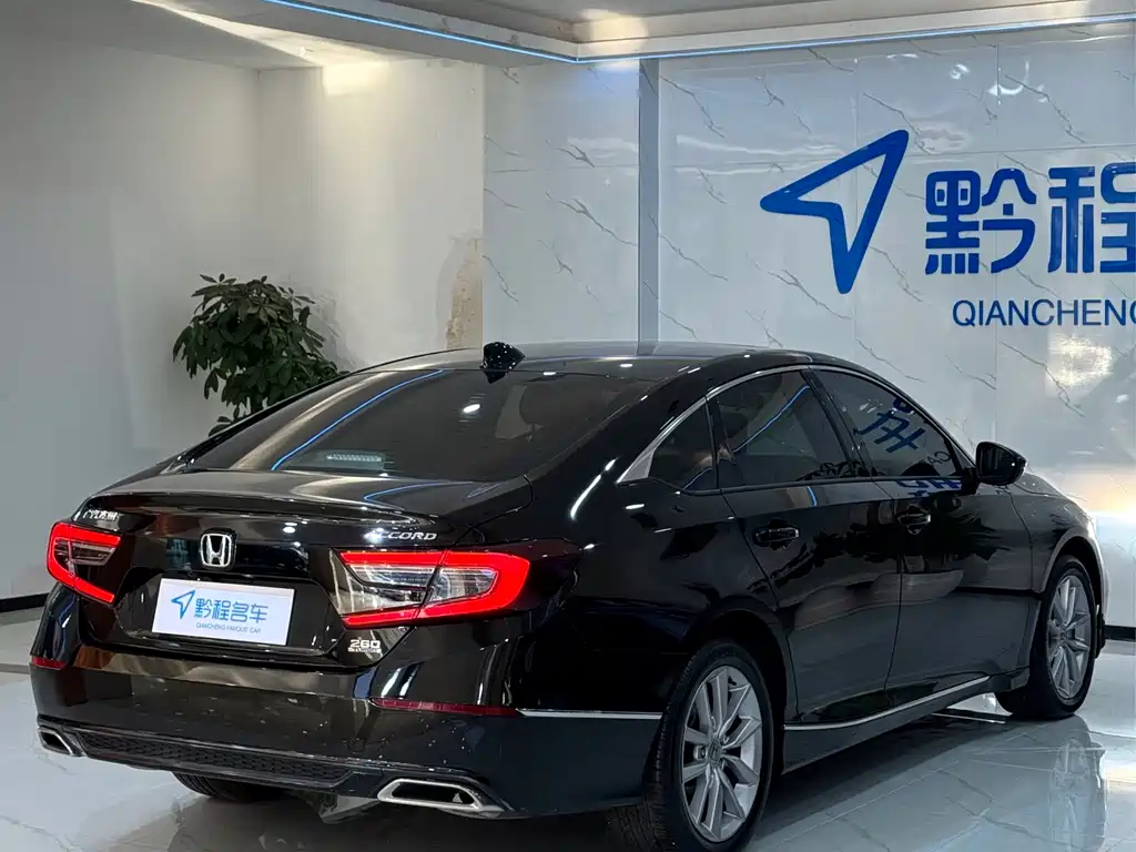 Honda Accord — фото 9