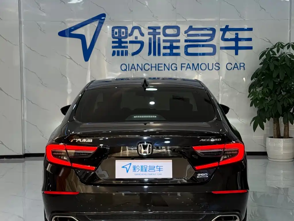 Honda Accord — фото 10