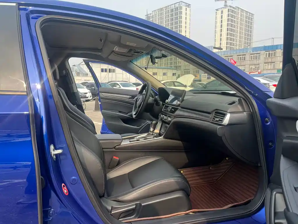 Honda Accord — фото 10