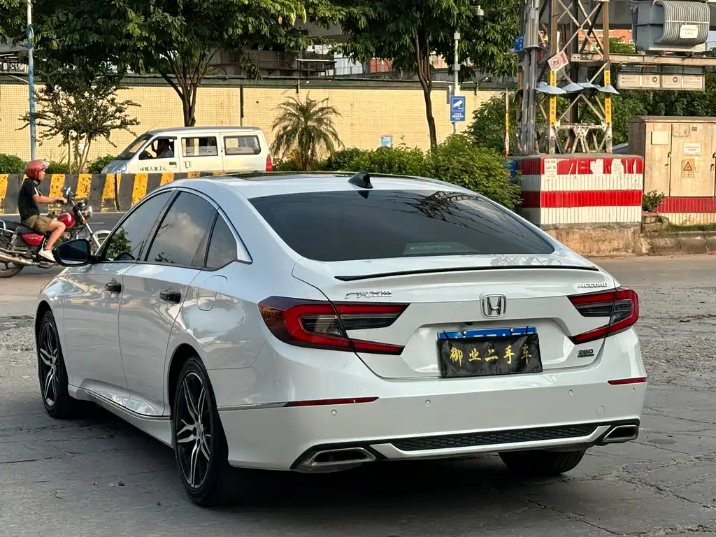 Honda Accord — фото 6