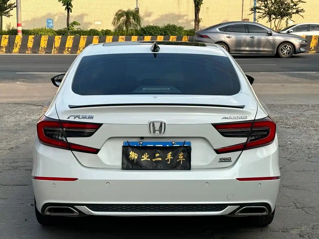 Honda Accord — фото 7
