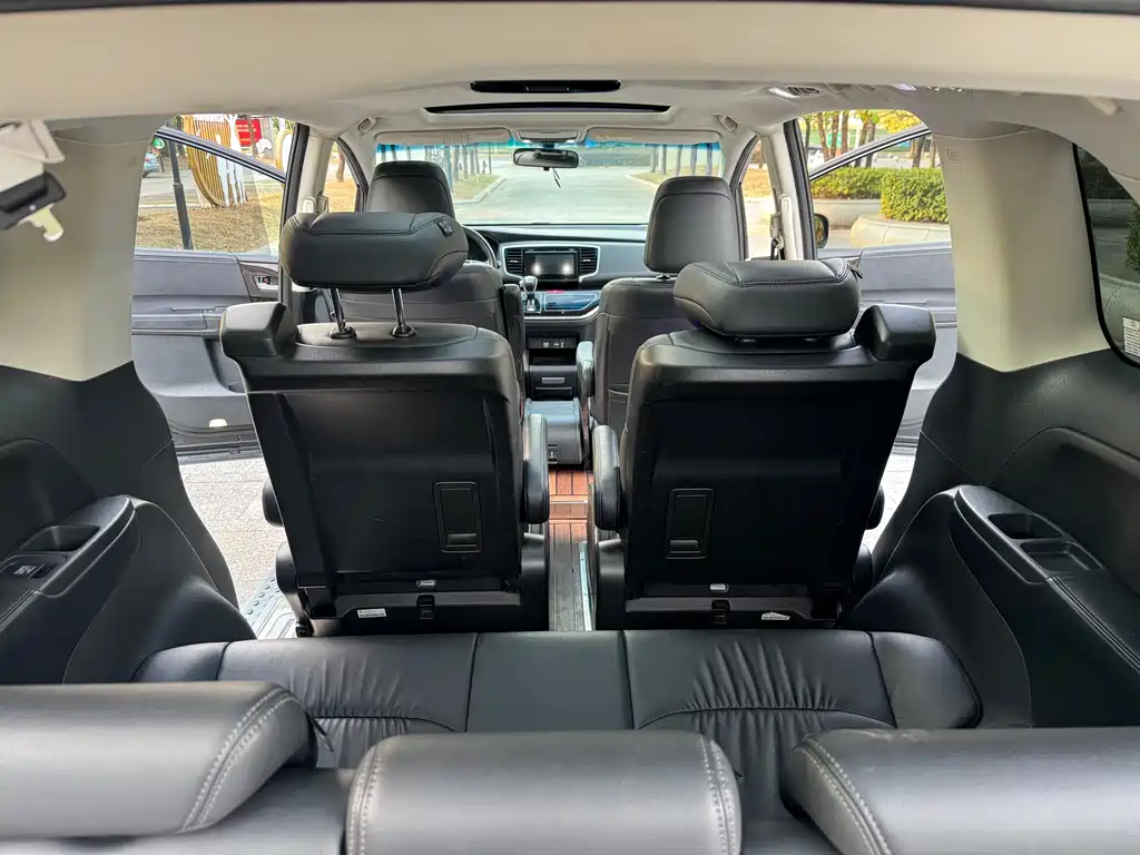 Honda Odyssey — фото 11