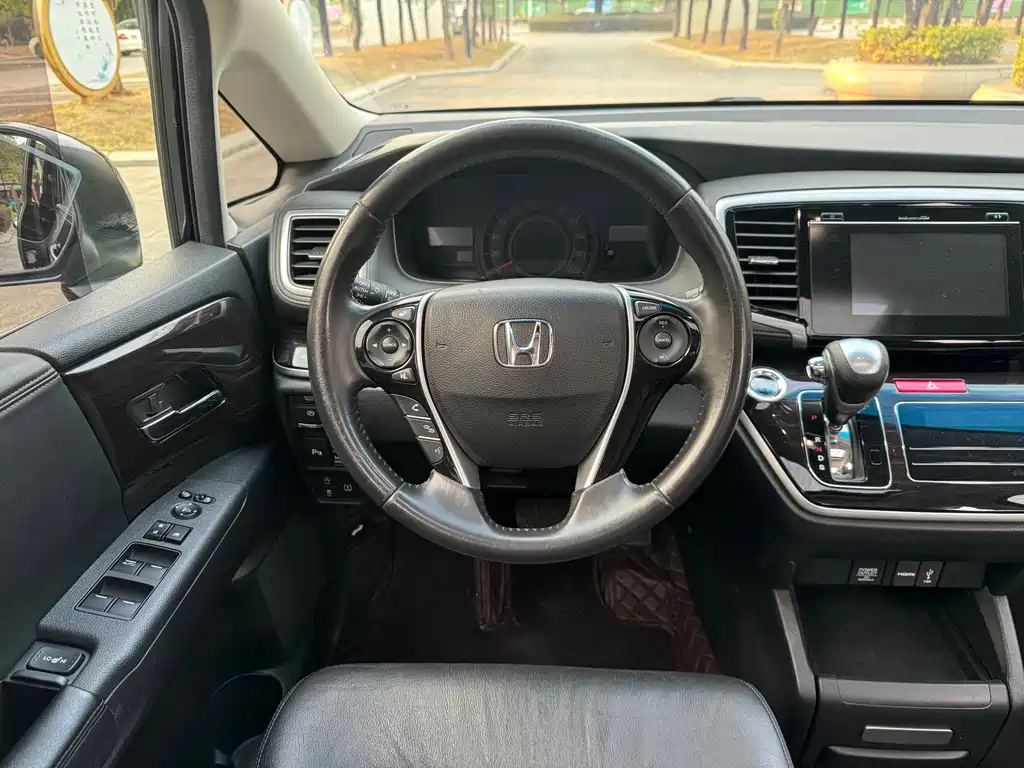 Honda Odyssey — фото 14