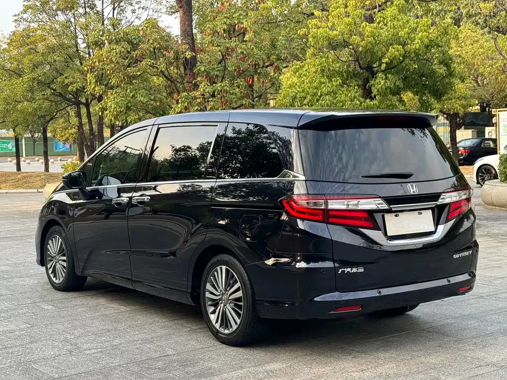 Honda Odyssey — фото 15