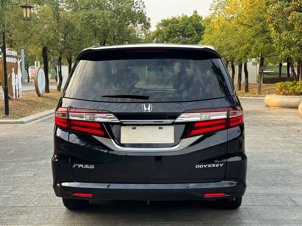 Honda Odyssey — фото 17