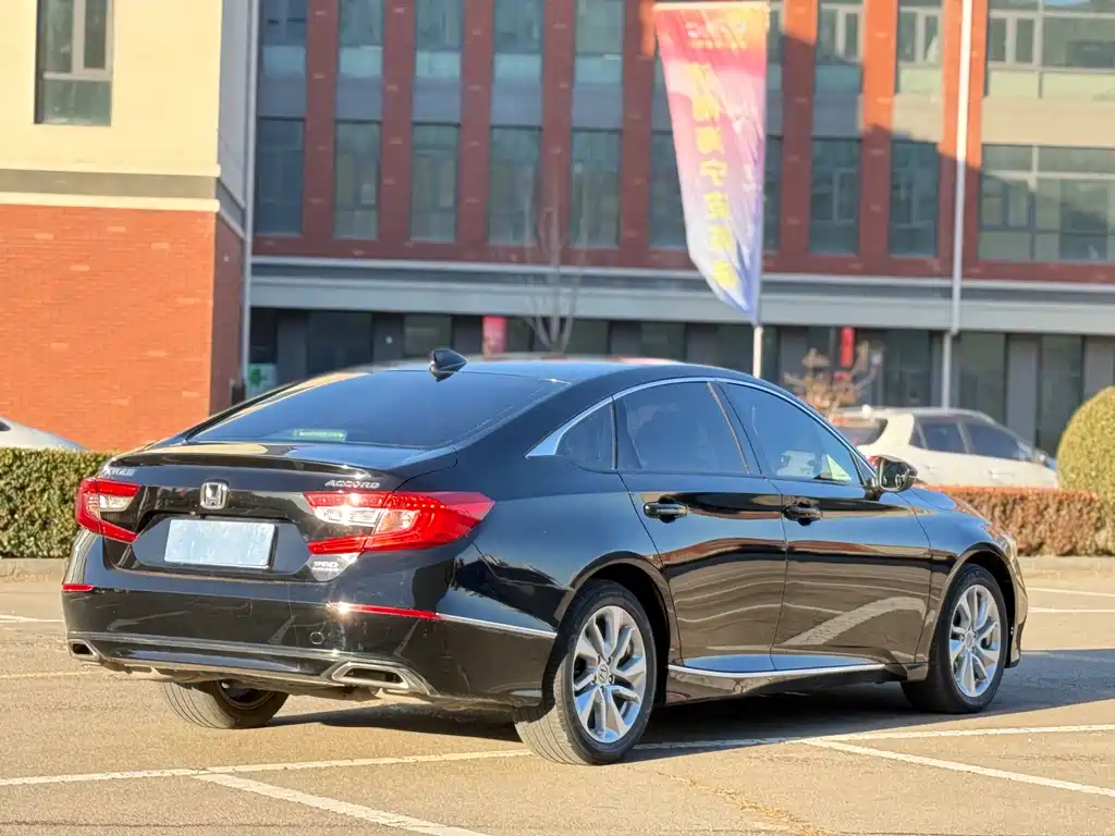 Honda Accord — фото 8