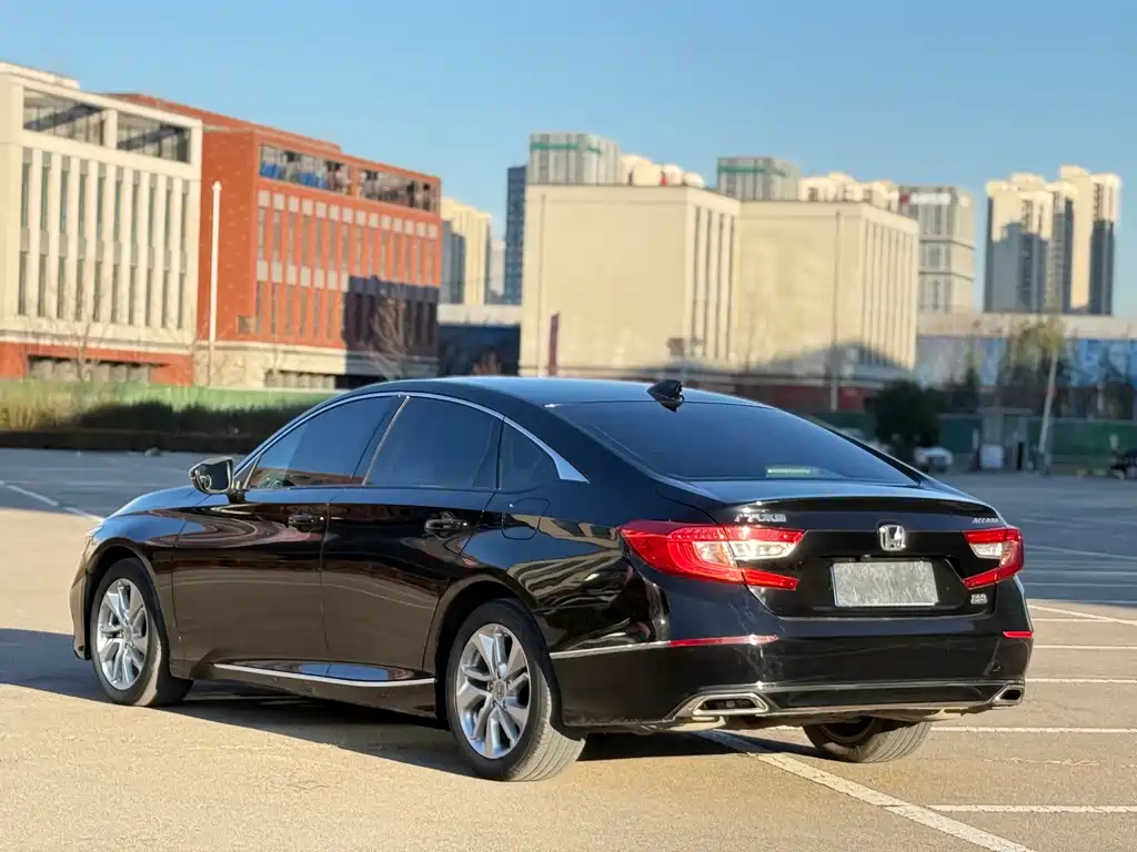 Honda Accord — фото 10