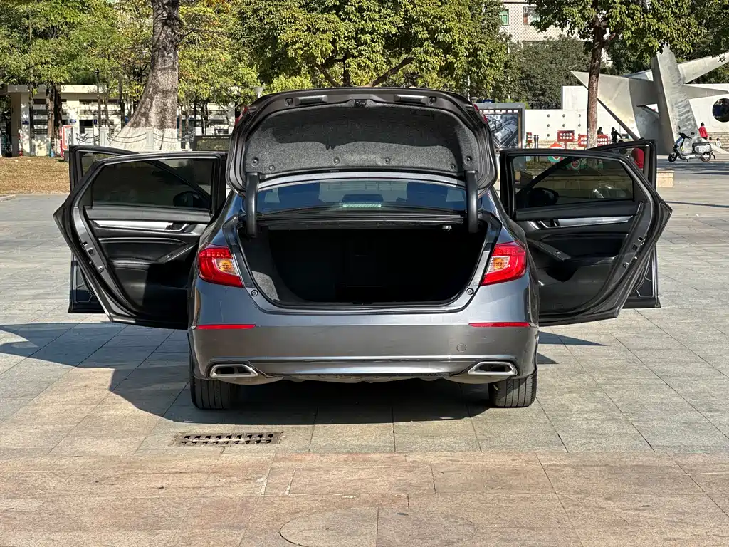 Honda Accord — фото 11