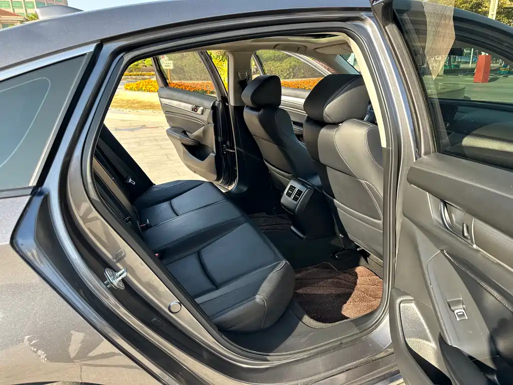 Honda Accord — фото 16