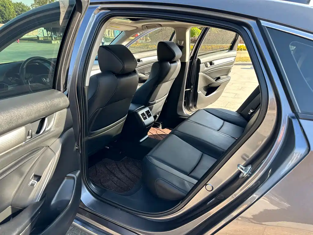 Honda Accord — фото 18