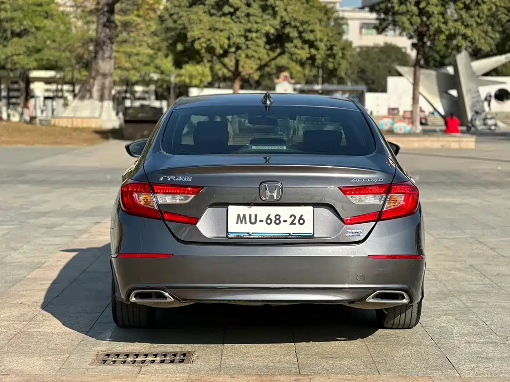 Honda Accord — фото 8