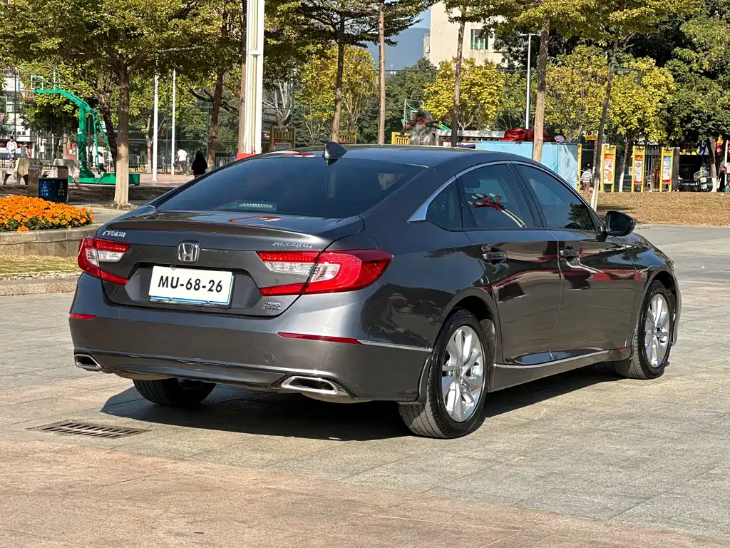 Honda Accord — фото 9