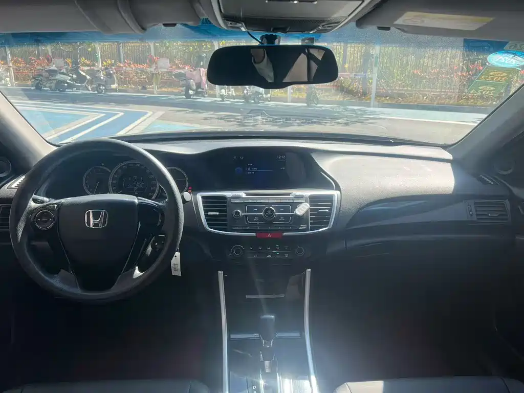 Honda Accord — фото 5