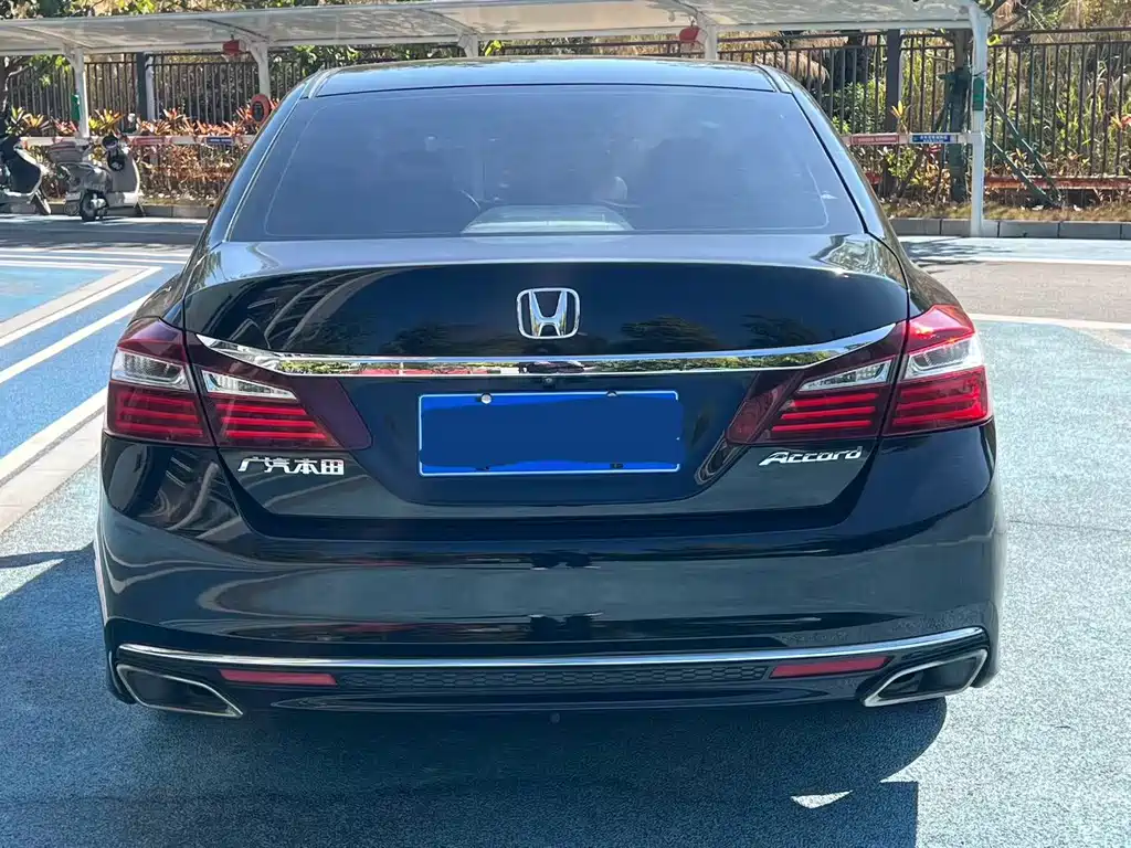 Honda Accord — фото 8