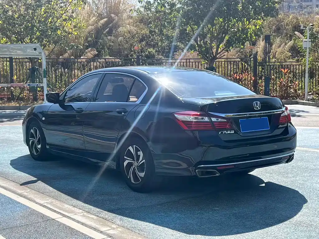 Honda Accord — фото 9