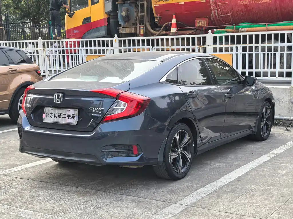 Honda Civic — фото 18