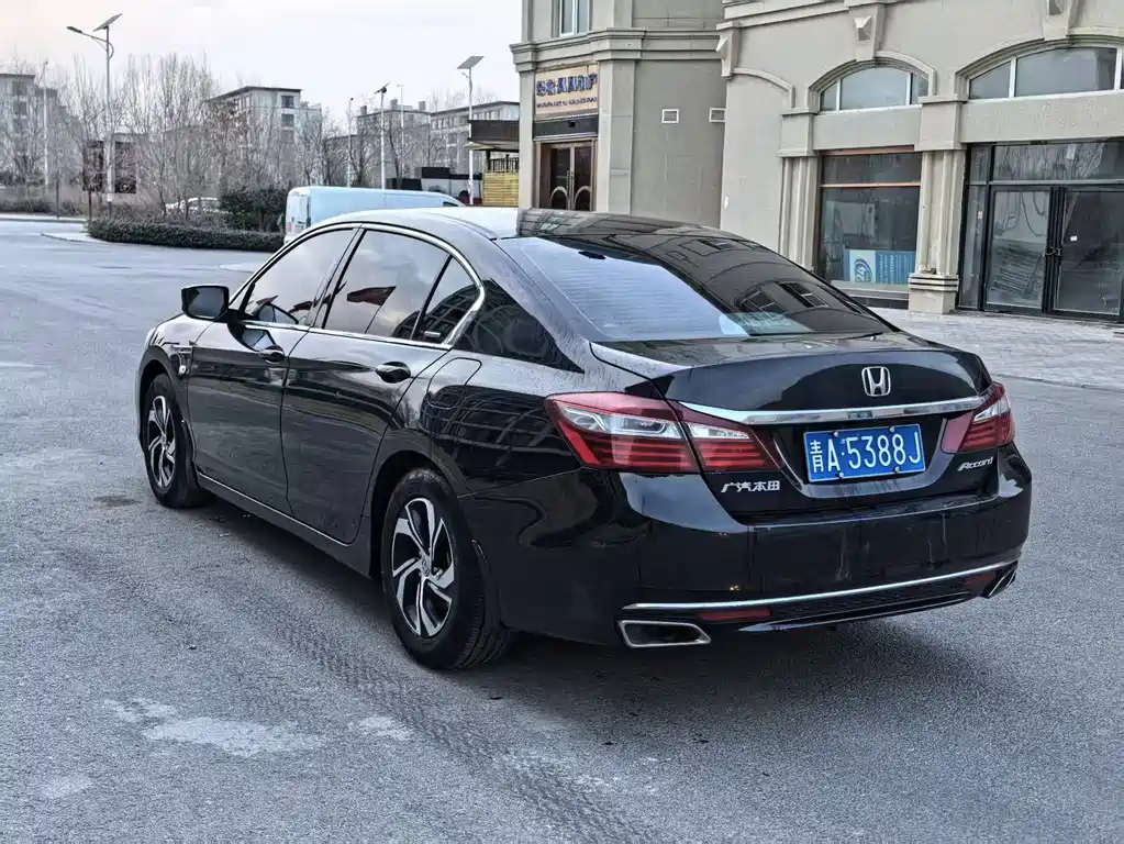 Honda Accord — фото 7