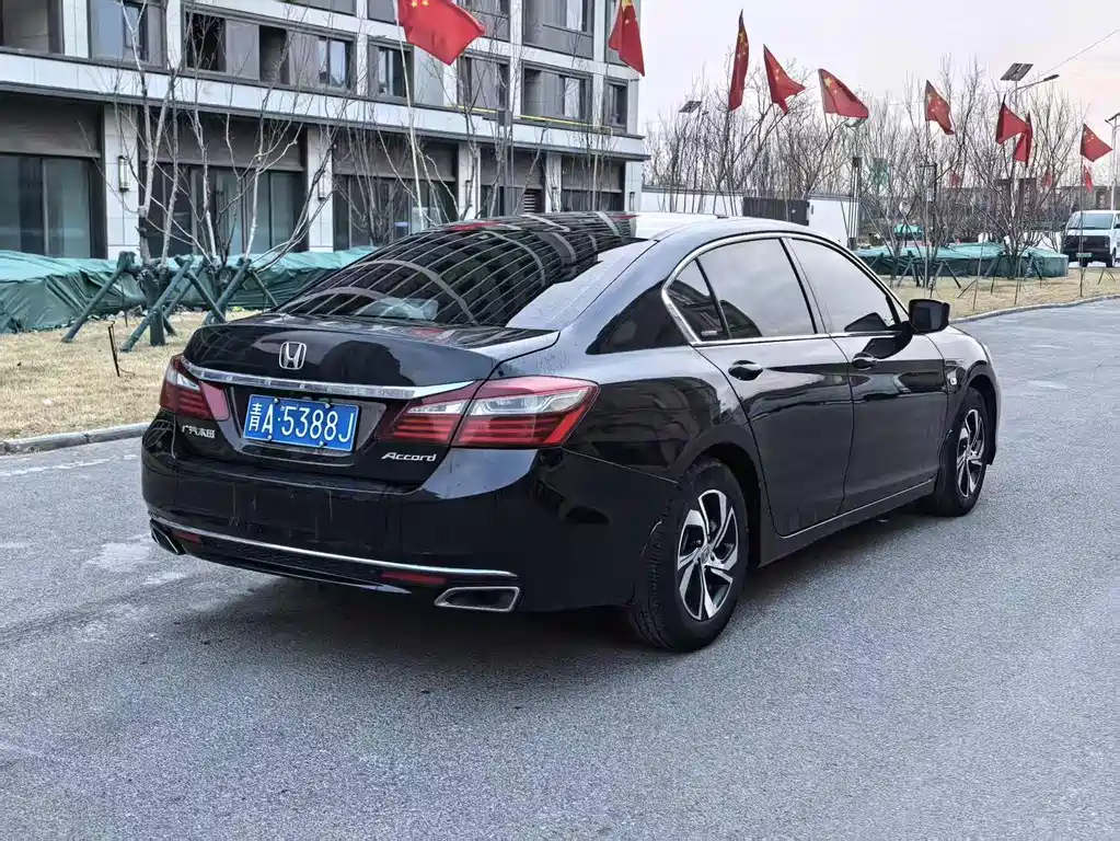 Honda Accord — фото 9
