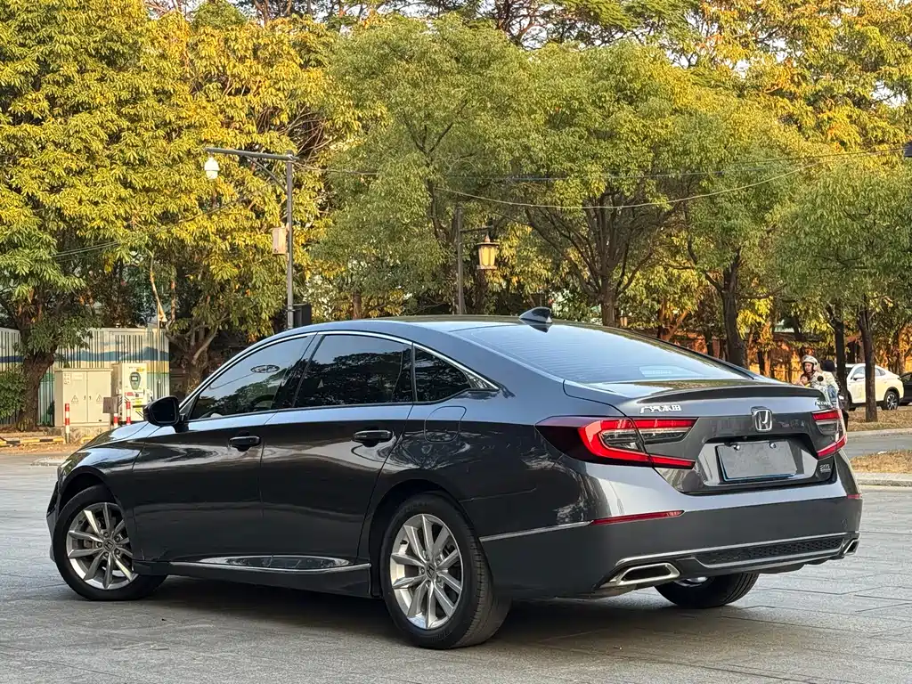 Honda Accord — фото 19