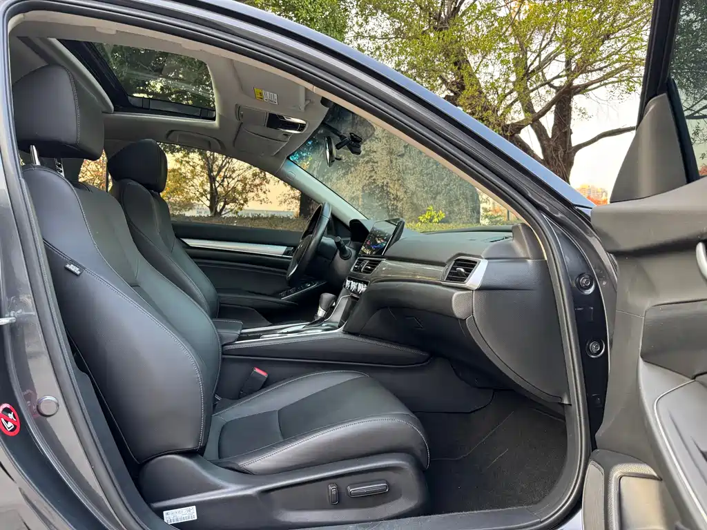 Honda Accord — фото 7