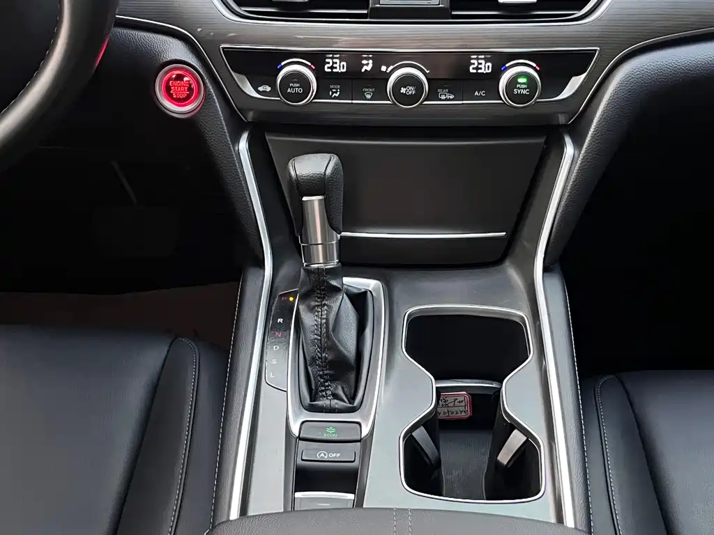 Honda Accord — фото 10