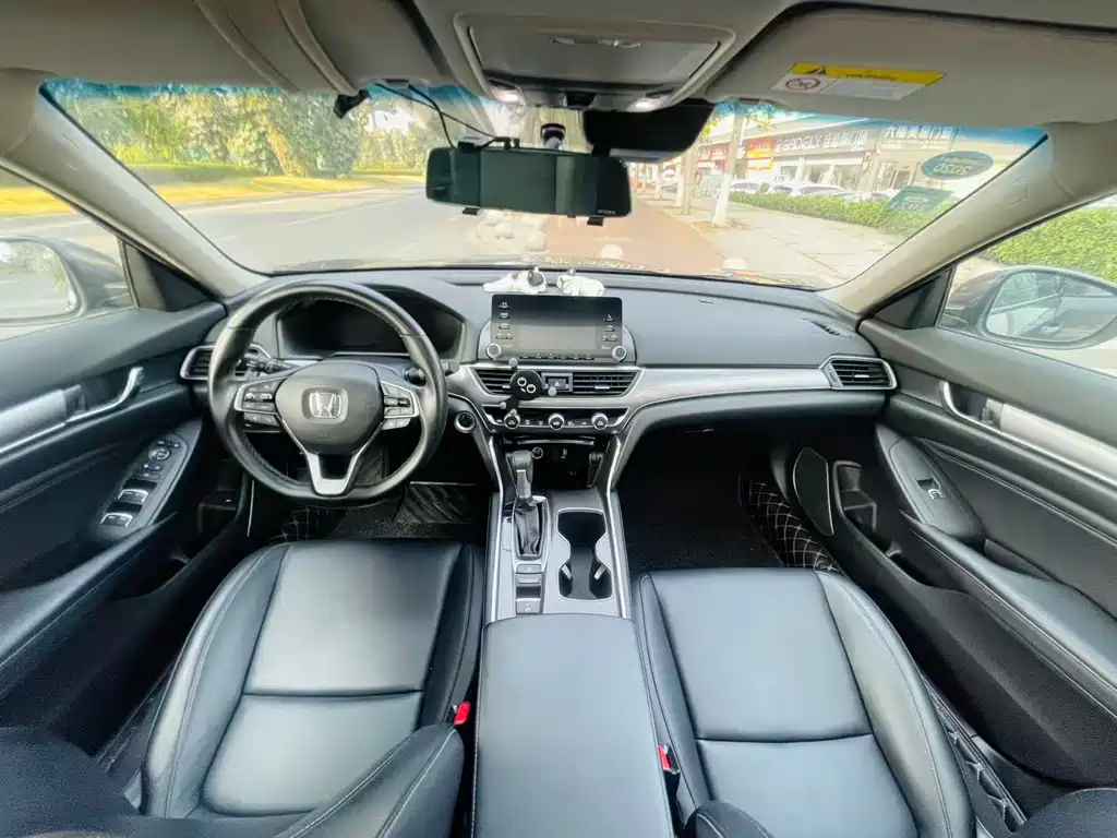 Honda Accord — фото 11