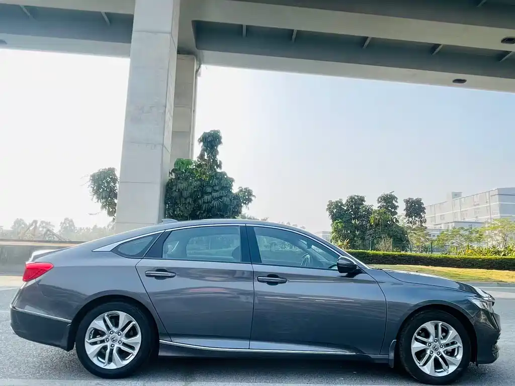 Honda Accord — фото 12