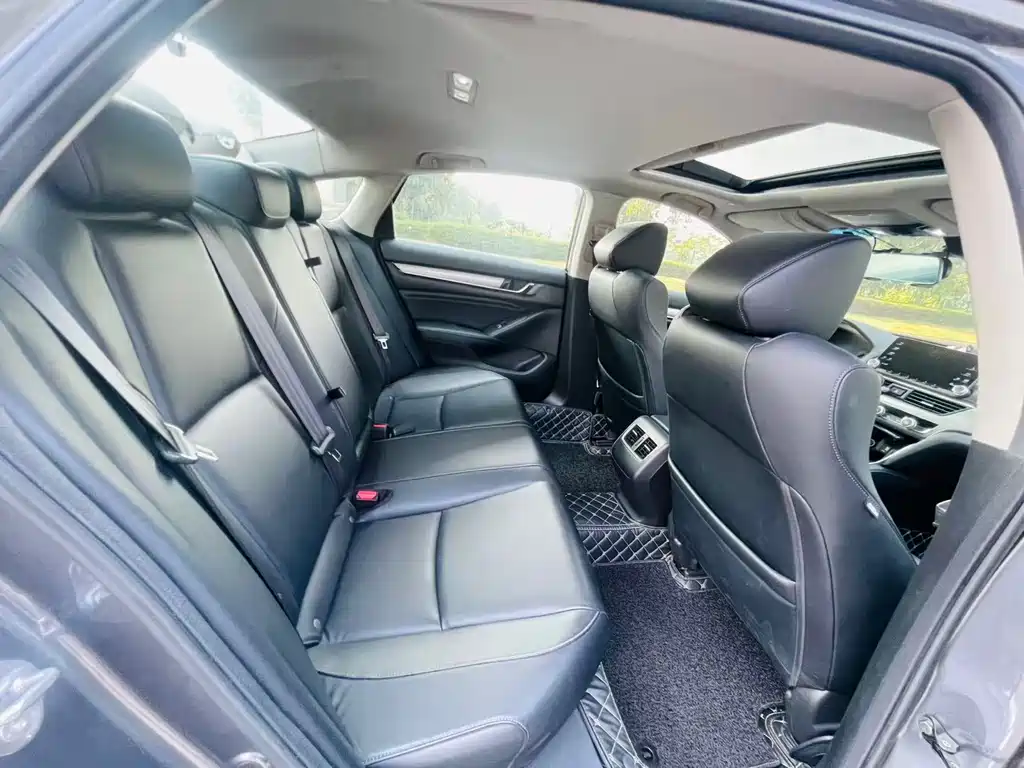 Honda Accord — фото 9