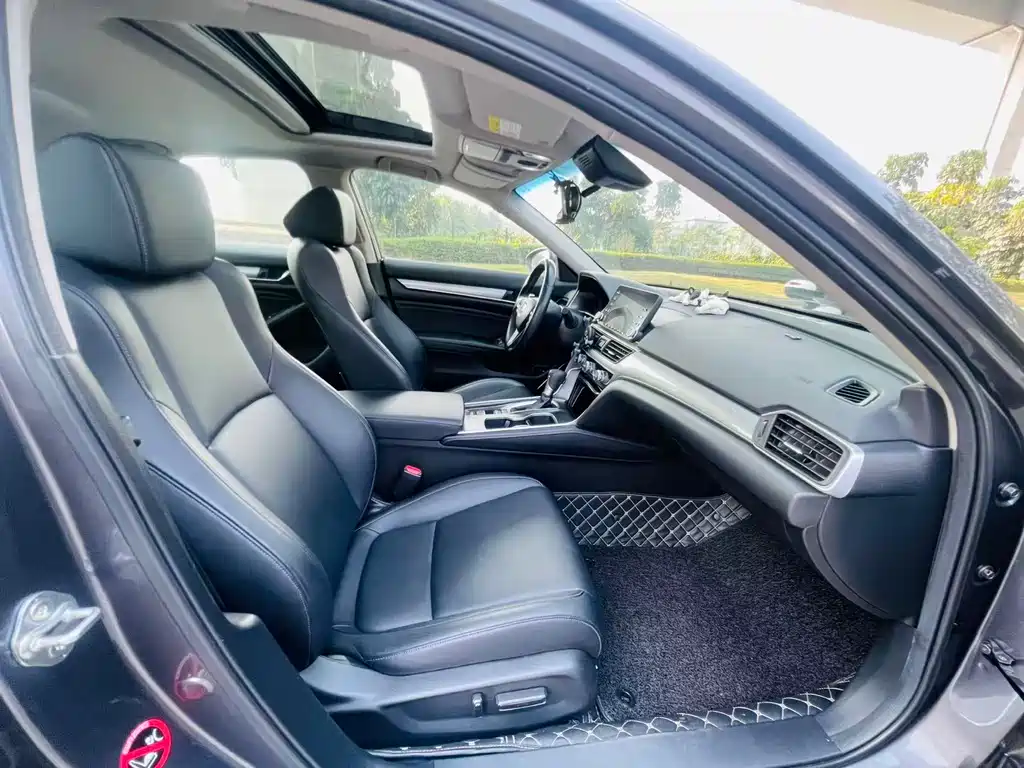 Honda Accord — фото 10