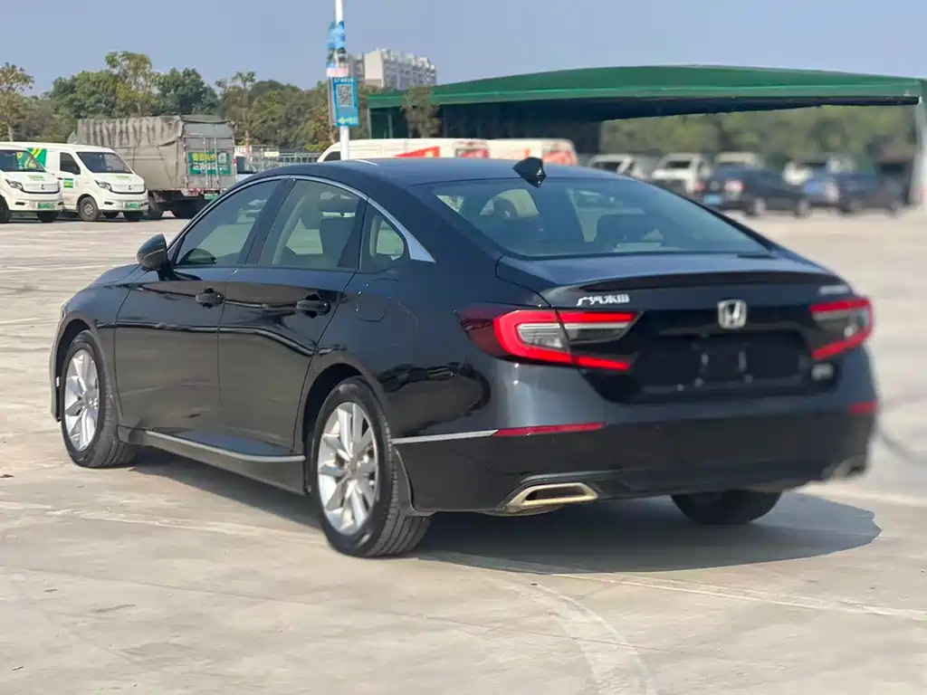 Honda Accord — фото 15