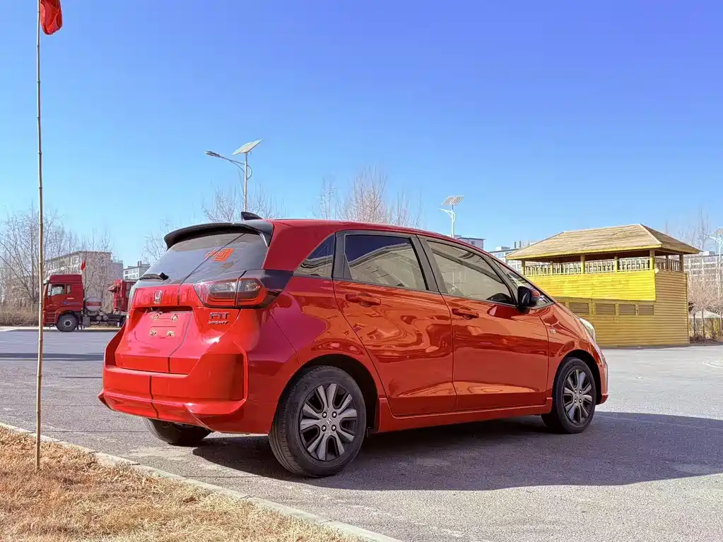 Honda Fit — фото 7