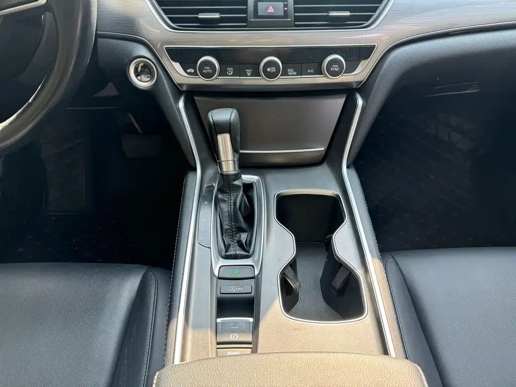 Honda Accord — фото 11