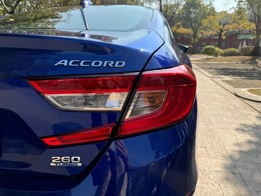 Honda Accord — фото 18