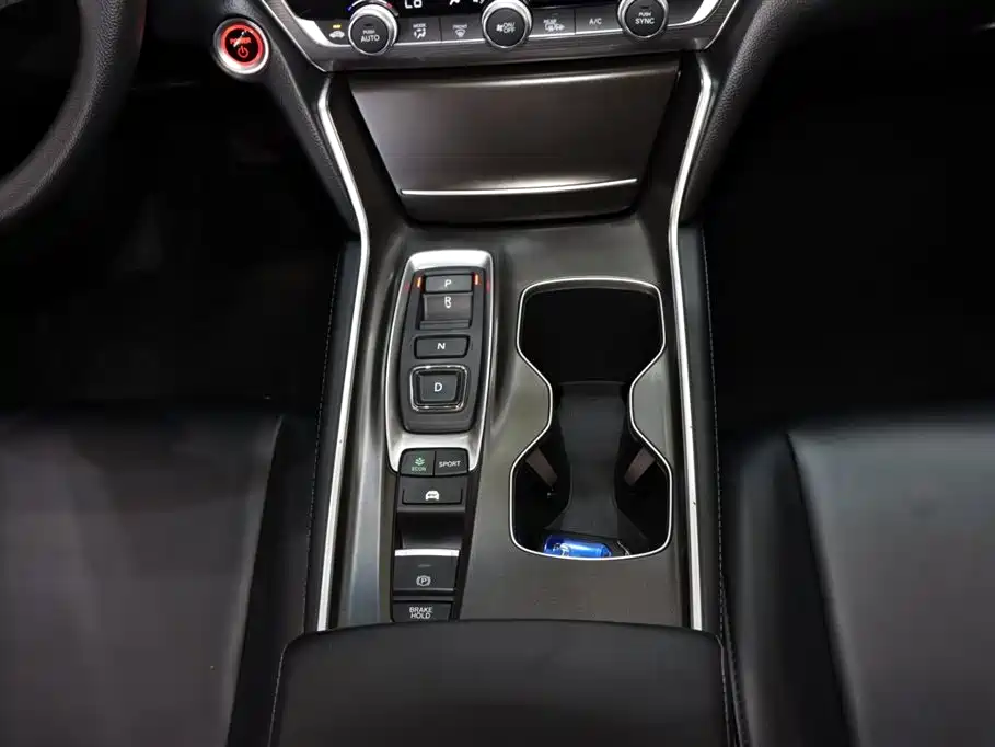 Honda Accord — фото 15
