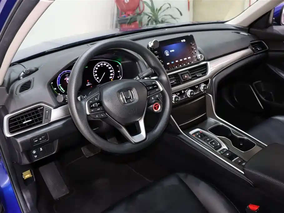 Honda Accord — фото 10