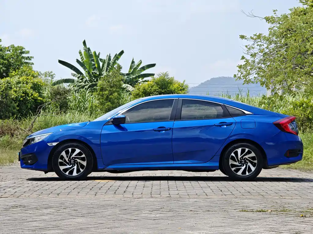 Honda Civic — фото 16