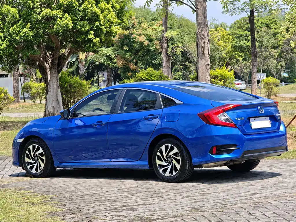 Honda Civic — фото 17