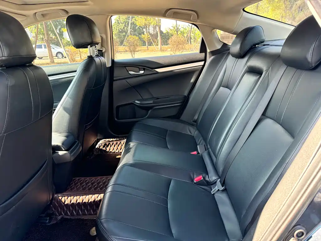 Honda Civic — фото 10