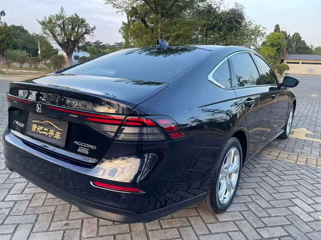 Honda Accord — фото 11