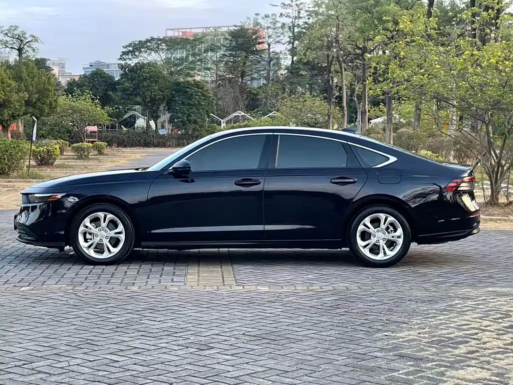 Honda Accord — фото 8