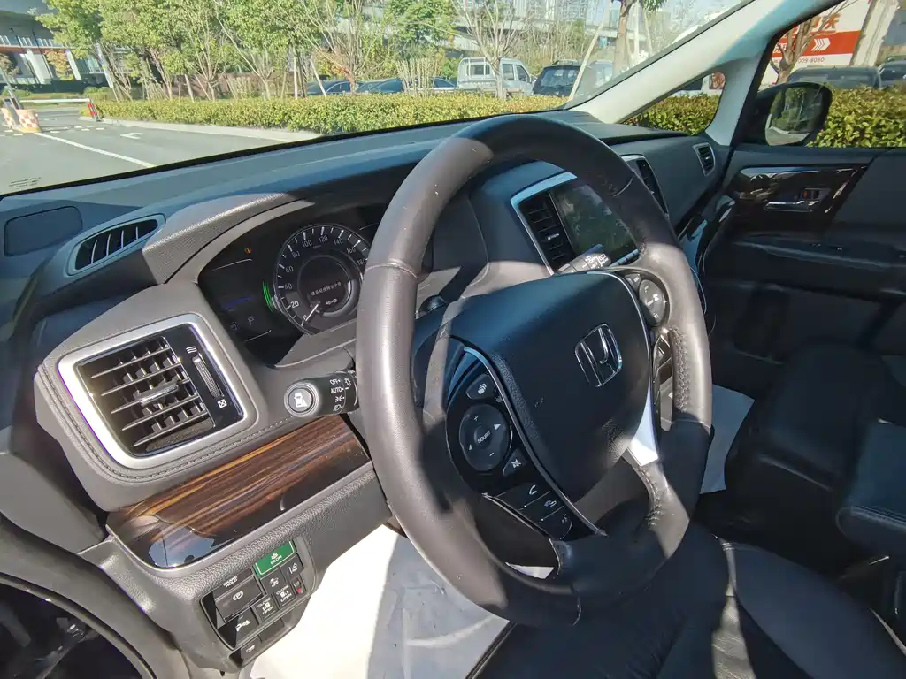 Honda Odyssey — фото 10